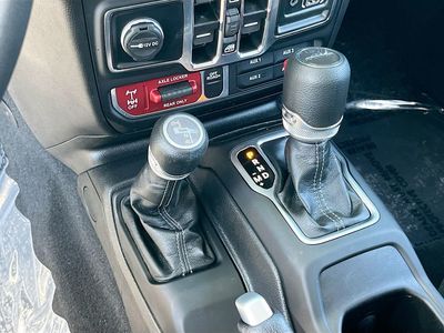 2025 Jeep Gladiator - Photo 17