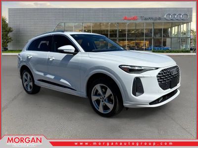2025 Audi Q5 Premium Plus in Glacier White Metallic — front three-quarter view