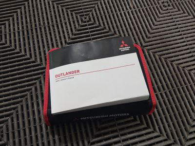 2025 Mitsubishi Outlander - Photo 21