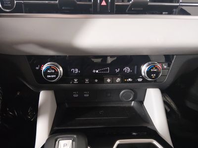 2025 Mitsubishi Outlander - Photo 19
