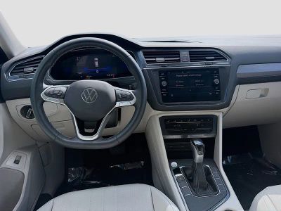 2023 Volkswagen Tiguan — photo 18 view