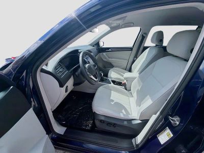 2023 Volkswagen Tiguan — photo 16 view