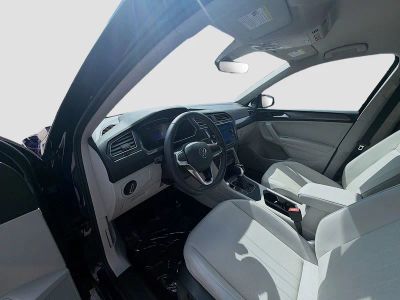 2023 Volkswagen Tiguan — photo 7 view