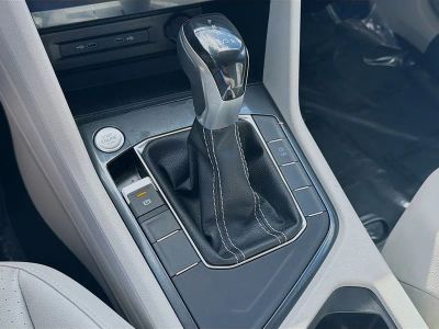 2023 Volkswagen Tiguan — photo 13 view
