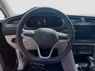 2023 Volkswagen Tiguan — photo 8 view