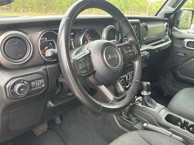 2022 Jeep Wrangler - Photo 16