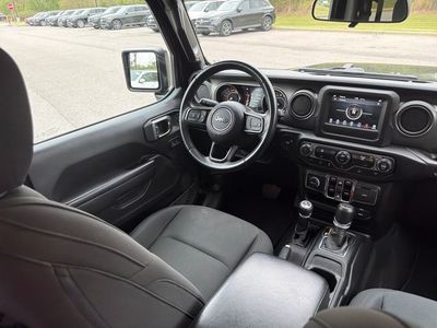 2022 Jeep Wrangler - Photo 32