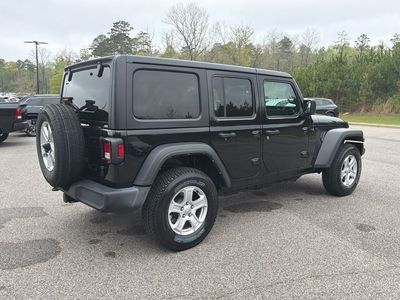 2022 Jeep Wrangler - Photo 11