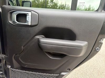 2022 Jeep Wrangler - Photo 30