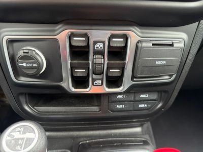 2022 Jeep Wrangler - Photo 23