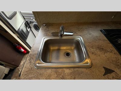 2016 Forest River RV Coachmen Leprechaun — photo 28 view