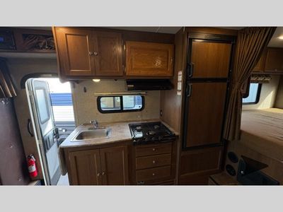 2016 Forest River RV Coachmen Leprechaun — photo 26 view