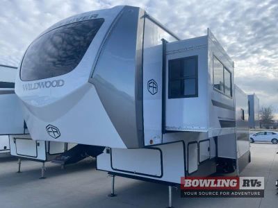 2027 Wildwood Heritage Glen Elite Series 36FL — front three-quarter view