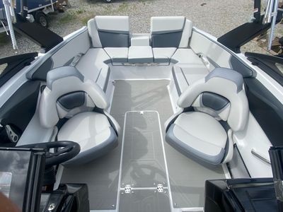 2025 Scarab 215 SE - Photo 16