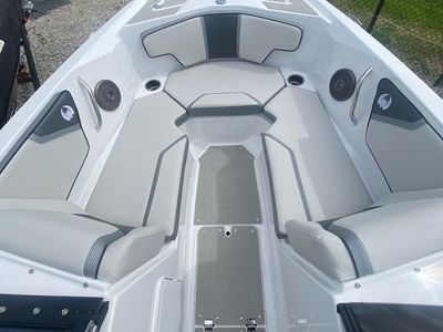 2025 Scarab 215 SE - Photo 18