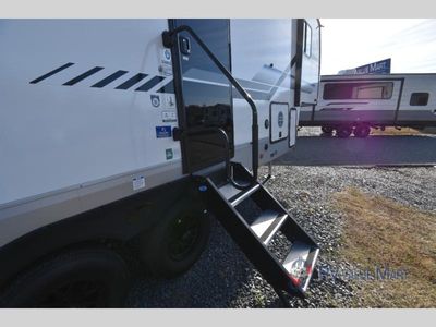 2025 Forest River RV Cherokee Arctic Wolf - Photo 37
