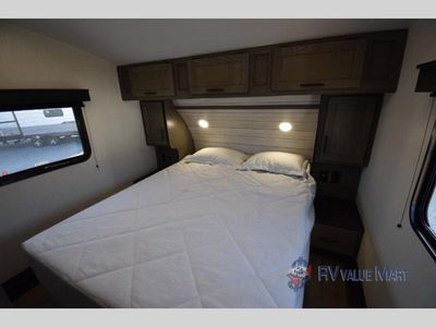 2025 Forest River RV Cherokee Arctic Wolf - Photo 32