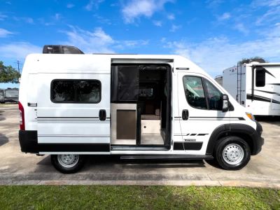 2027 Winnebago SOLIS POCKET — photo 18 view