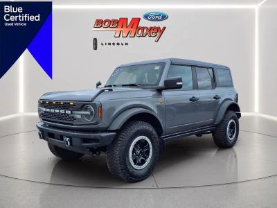 2022 Ford Bronco Badlands Advanced in Carbonized Gray M7 — front three-quarter view