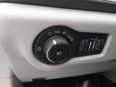 2024 Chrysler Pacifica — photo 13 view