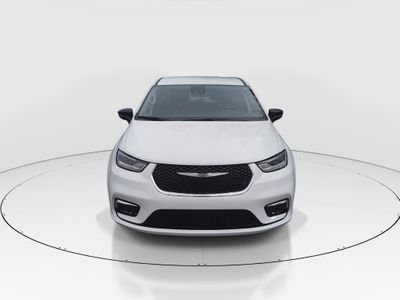 2024 Chrysler Pacifica — side profile view