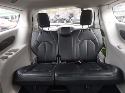 2024 Chrysler Pacifica — photo 17 view