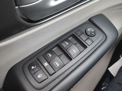 2024 Chrysler Pacifica — photo 21 view