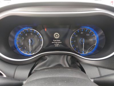 2024 Chrysler Pacifica — photo 14 view