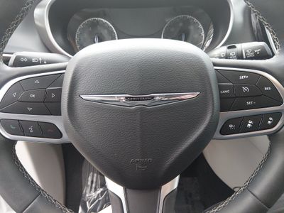 2024 Chrysler Pacifica — photo 12 view