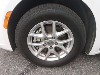 2024 Chrysler Pacifica — photo 10 view