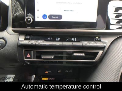 2025 Toyota Camry SE - Photo 20