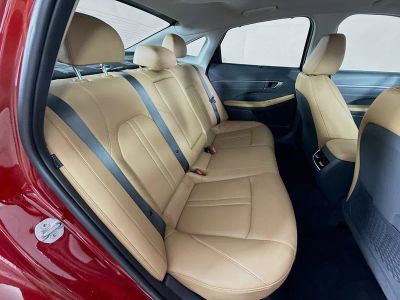 2025 Hyundai Sonata Hybrid — photo 32 view