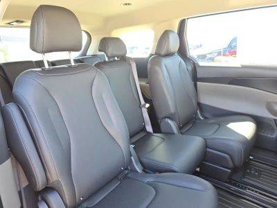 2026 Kia Carnival — photo 14 view