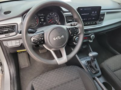 2023 Kia Rio - Photo 2