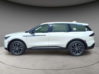 2026 Lincoln Nautilus — side profile view