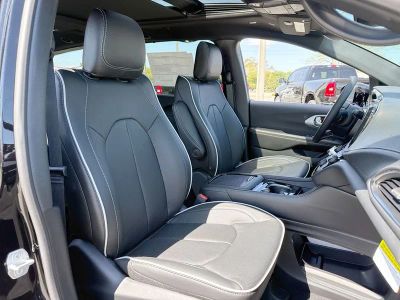 2026 Chrysler Pacifica — photo 26 view