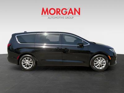 2026 Chrysler Pacifica — side profile view