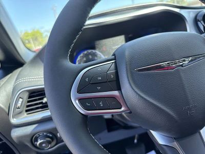 2026 Chrysler Pacifica — photo 14 view