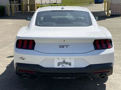 2026 Ford Mustang - Photo 4