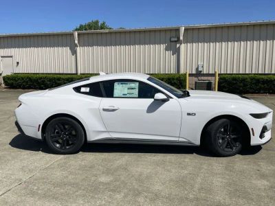 2026 Ford Mustang - Photo 2
