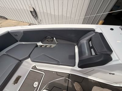 2025 Scarab 285 LX - Photo 23