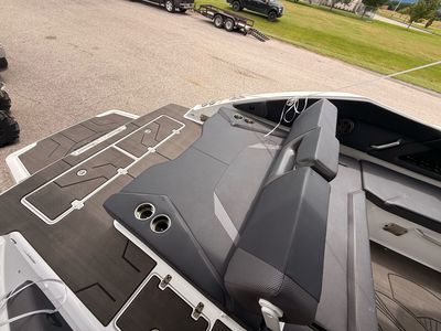2025 Scarab 285 LX - Photo 29
