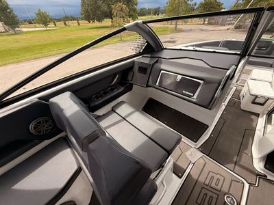 2025 Scarab 285 LX - Photo 19