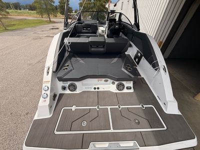 2025 Scarab 285 LX - Photo 15