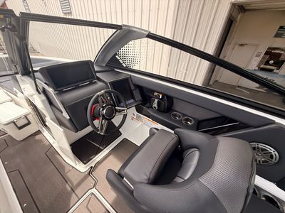 2025 Scarab 285 LX - Photo 20