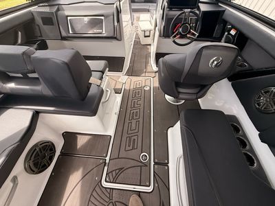 2025 Scarab 285 LX - Photo 18
