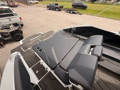 2025 Scarab 285 LX - Photo 30