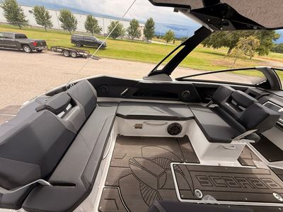 2025 Scarab 285 LX - Photo 28
