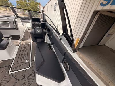 2025 Scarab 285 LX - Photo 17
