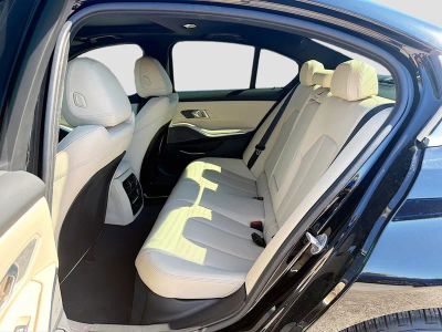 2025 BMW 3 Series — photo 23 view